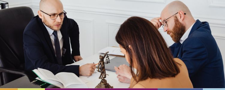 Cliënt krijgt uitleg over schadevergoeding eisen en zijn recht op een schadevergoeding