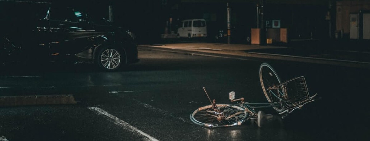 Aangereden door auto op fiets