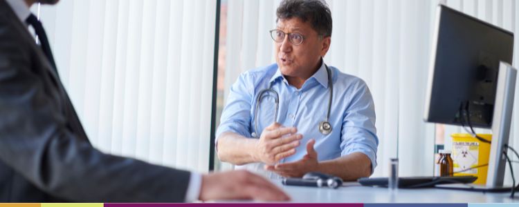 Slachtoffer met zwaar letsel na fiets ongeluk ontvangt medische zorg voor lichamelijke schade